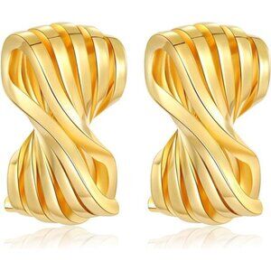 Vintage Ribbed Square Heart Earrings – Timeless Clip-On Statement Jewelry